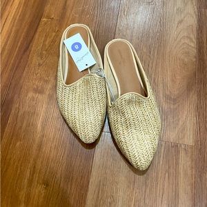 Universal Thread whicker mules